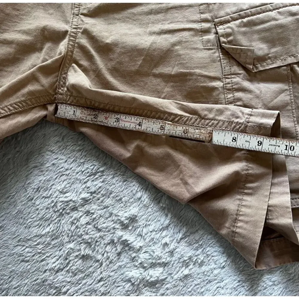 Levi’s Men’s Size 32 beige Cargo Shorts